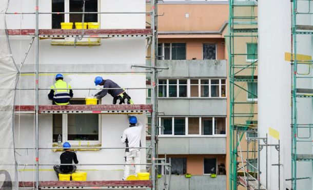 La rénovation énergétique des bâtiments nécessitera de nombreuses compétences et des ouvriers qualifiés dans divers domaines.