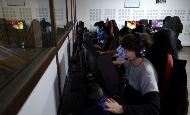 Les élèves de la section e-sport du lycée Pierre de Coubertin de Nancy.