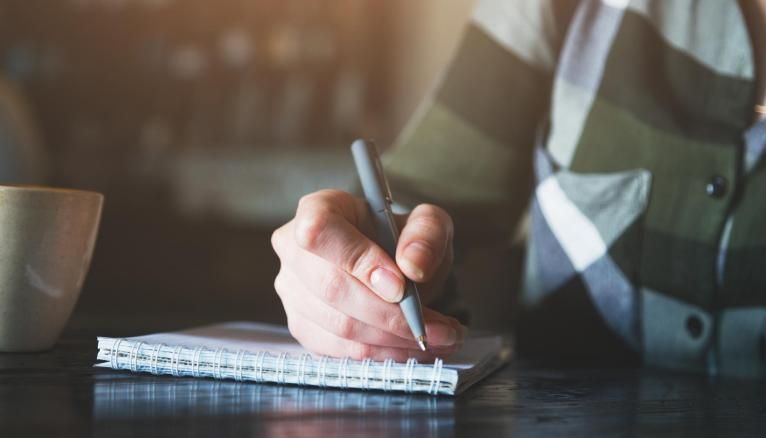 Pour décrocher une alternance, il faudra soigner votre CV et votre lettre de motivation.